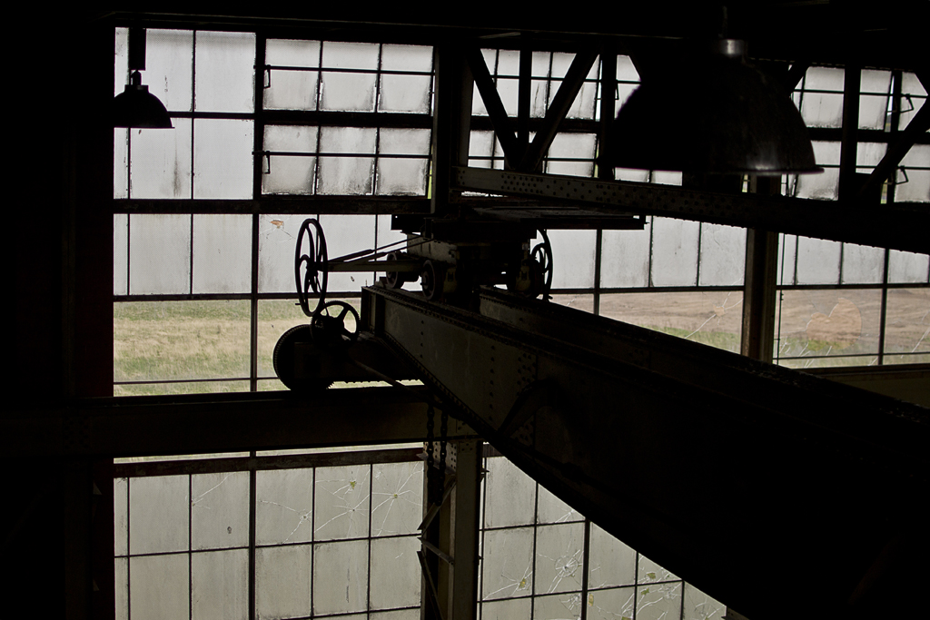 Silhouette of the gantry crane.