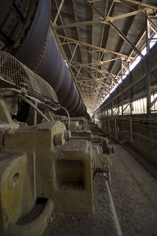 A roller, the whole cylinder rotates.